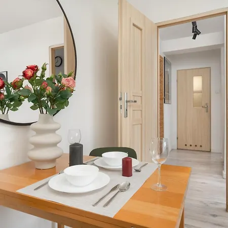 아파트 Cozy For 4 People In By Renters 브로츠와프