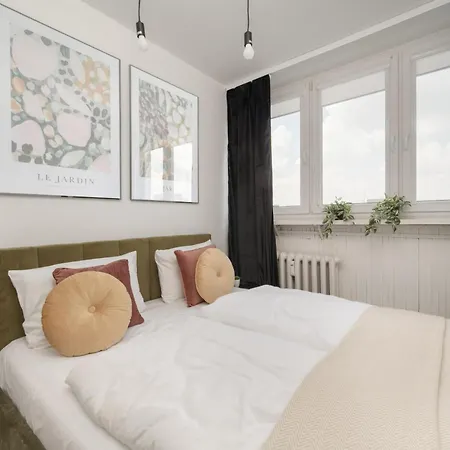 Cozy For 4 People In By Renters 아파트